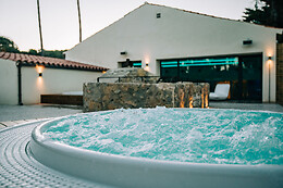 TAMARIT BEACH RESORT
