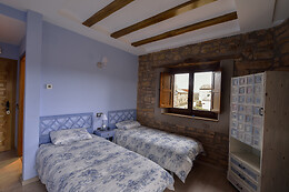 HOTEL RURAL ANA DE LAS TEJAS AZULES